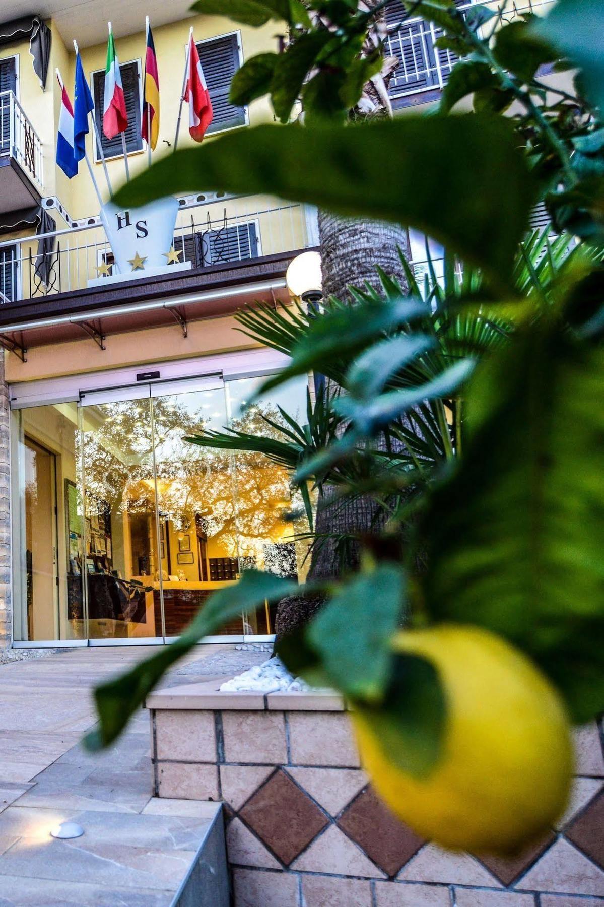 Hotel Sorriso Toscolano-Maderno Exterior foto